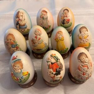 Anri Egg Complete Set with Vintage Designs